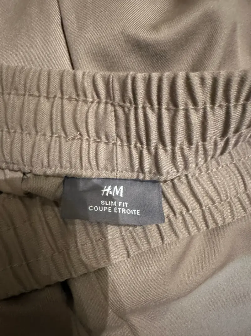 Pantalones casuales color beige con cordón - 3