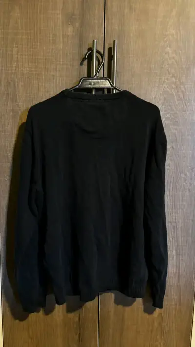 Suéter negro de lana para hombre - miniatura 1