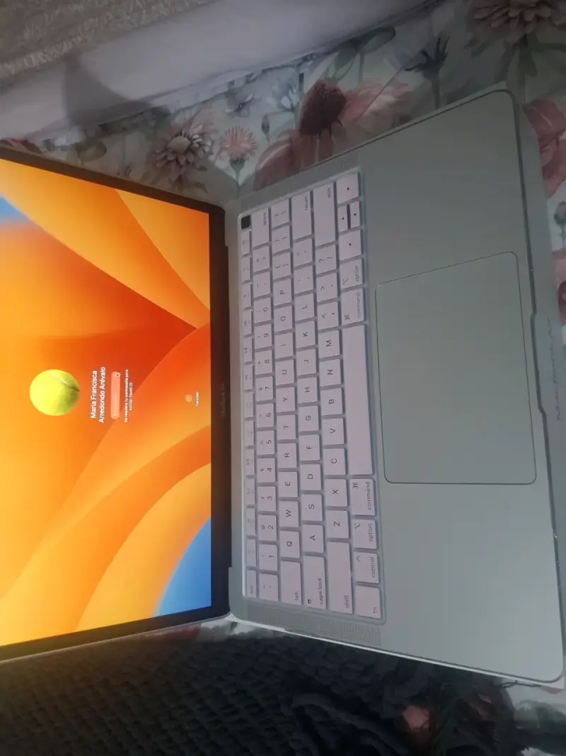 Laptop MacBook Air M1 con teclado retroiluminado - 1