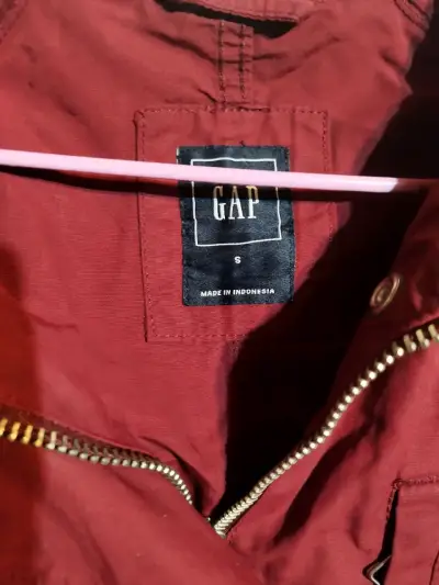 Chaqueta roja GAP con capucha- Talla S - miniatura 2