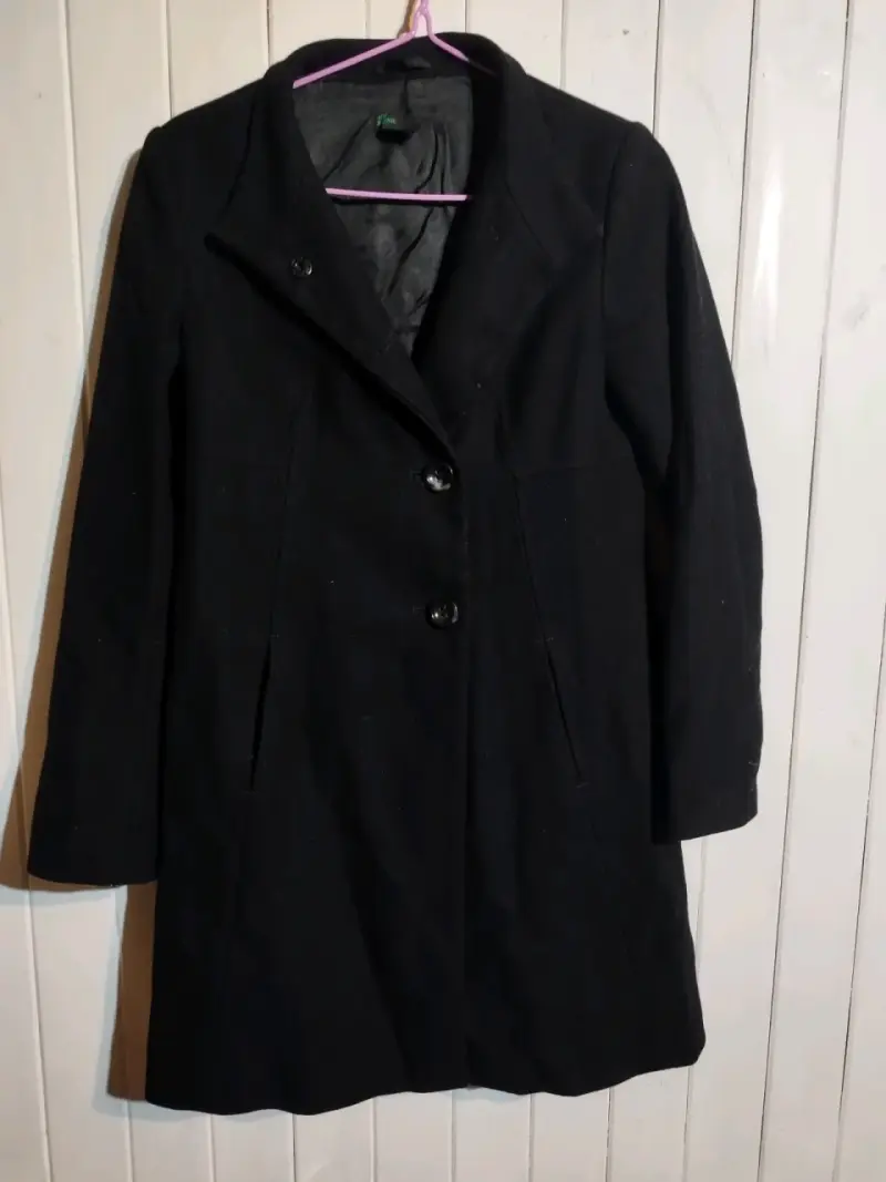 Abrigo negro elegante para mujer - 1