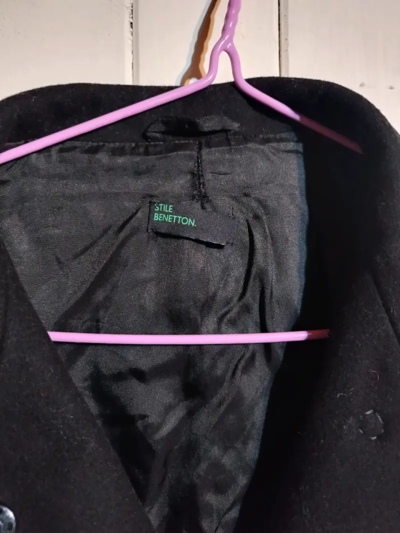 Abrigo negro elegante para mujer - 2