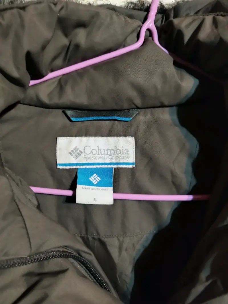 Chaqueta Columbia con capucha de piel sintética - 2