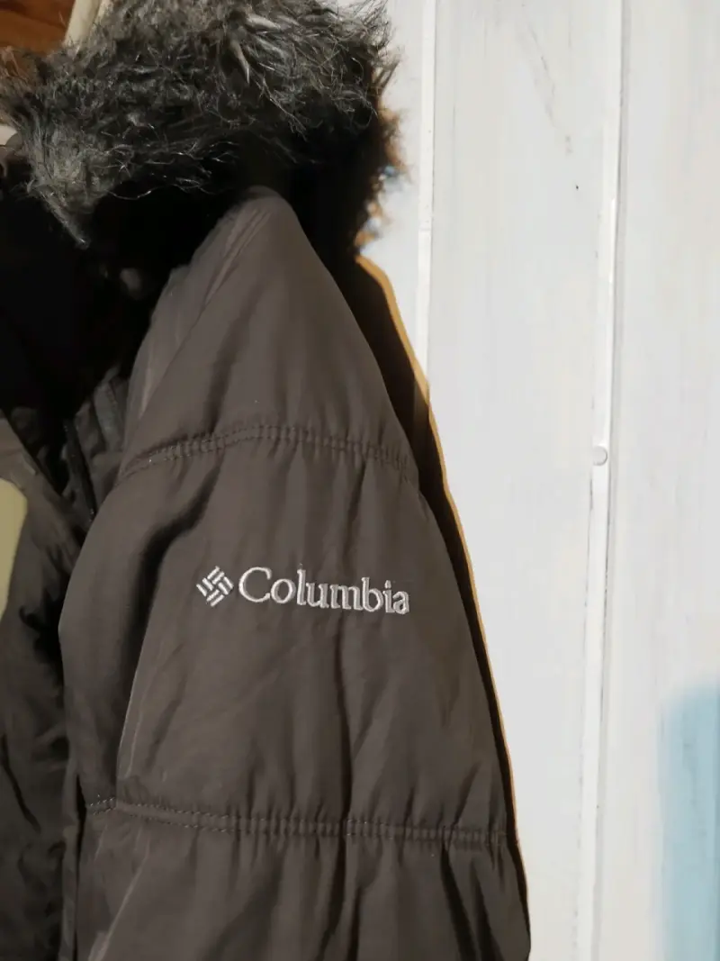 Chaqueta Columbia con capucha de piel sintética - 3