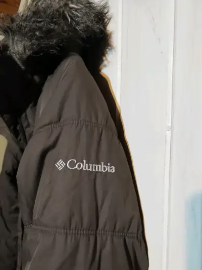 Chaqueta Columbia con capucha de piel sintética - miniatura 3