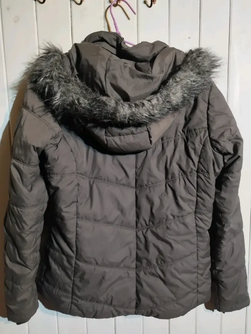 Chaqueta Columbia con capucha de piel sintética - 4