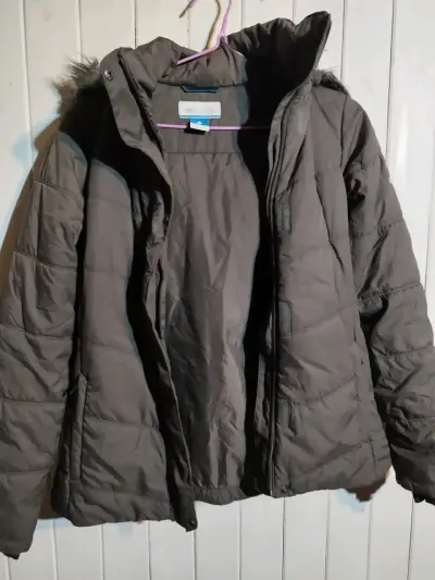 Chaqueta Columbia con capucha de piel sintética - miniatura 5