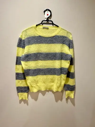 Suéter a rayas amarillo y gris para mujer - miniatura 1