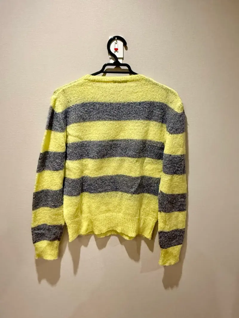 Suéter a rayas amarillo y gris para mujer - 2