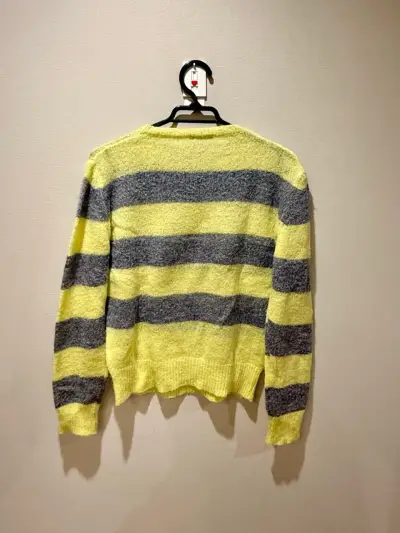 Suéter a rayas amarillo y gris para mujer - miniatura 2