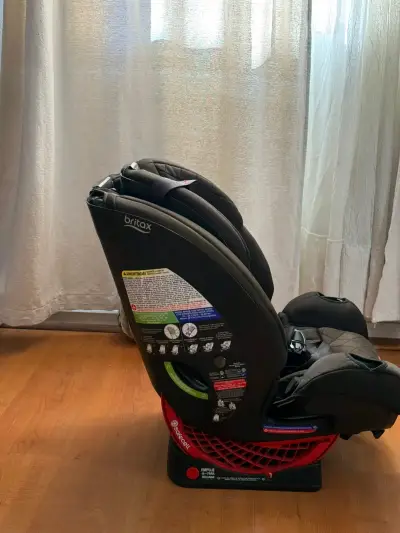 Silla de auto Britax negra para bebé - miniatura 1