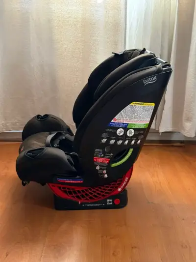Silla de auto Britax negra para bebé - miniatura 2