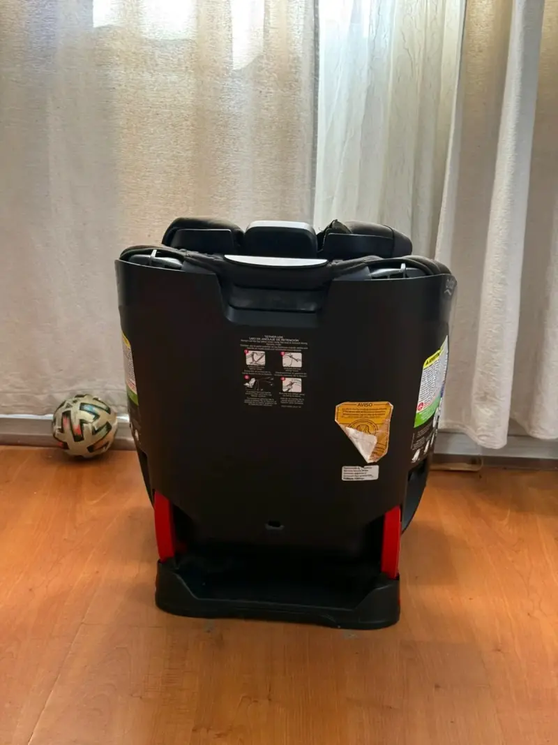 Silla de auto Britax negra para bebé - 4