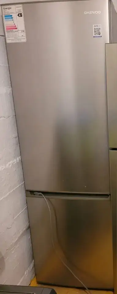 Refrigerador Daewoo de acero inoxidable - miniatura 1