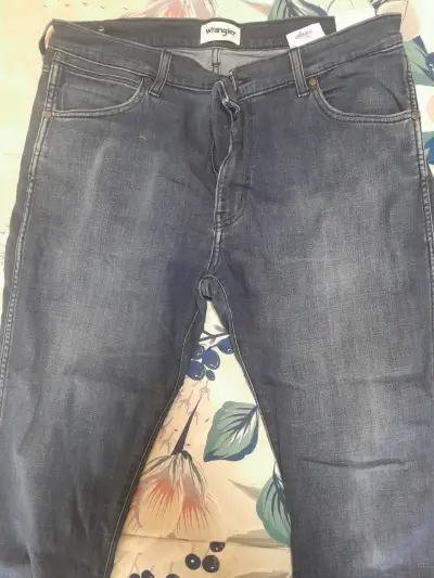 Jeans Wrangler Larston talla 34 - miniatura 1