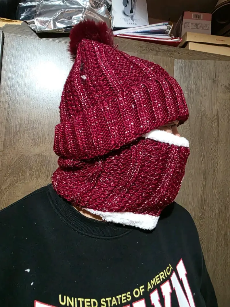 Gorro y bufanda de lana tejidos a mano - 4