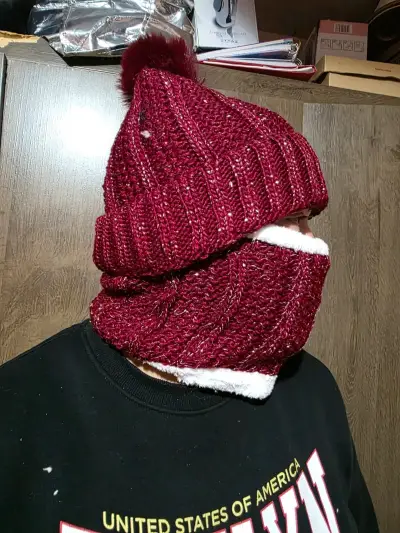 Gorro y bufanda de lana tejidos a mano - miniatura 4