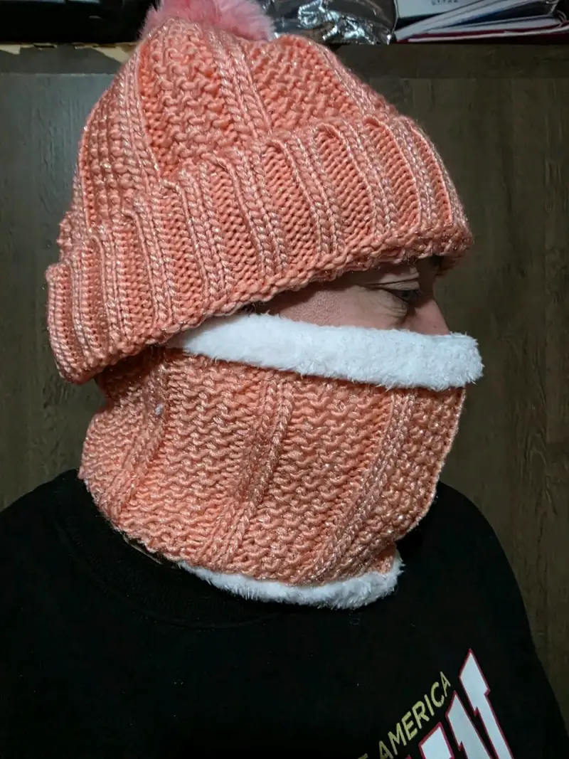 Gorro y bufanda de lana tejidos a mano - 5