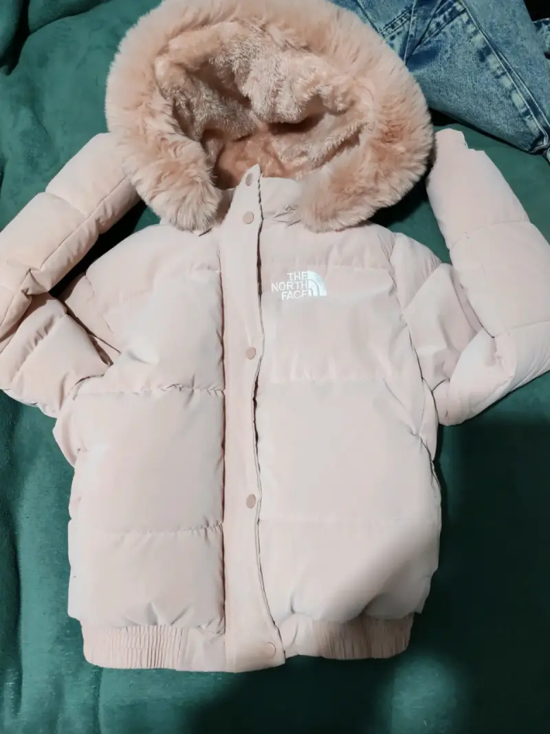 Chaqueta de peluche negra con capucha - 5