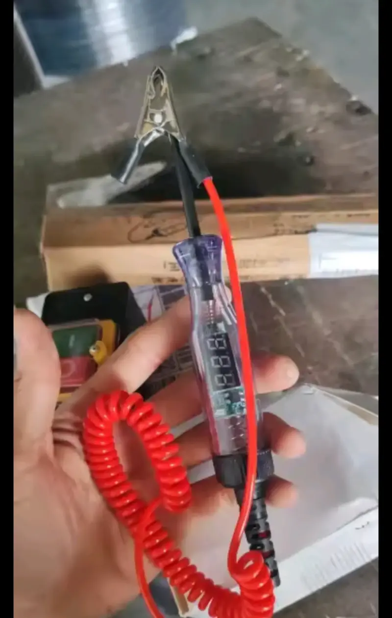 Tester de voltaje digital con pantalla LED - 3