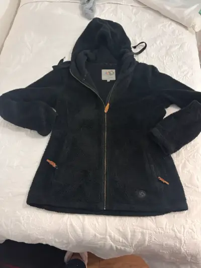 Chaqueta polar negra con capucha - miniatura 1