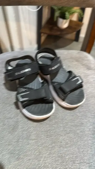 Sandalias deportivas negras Skechers con luces - miniatura 1
