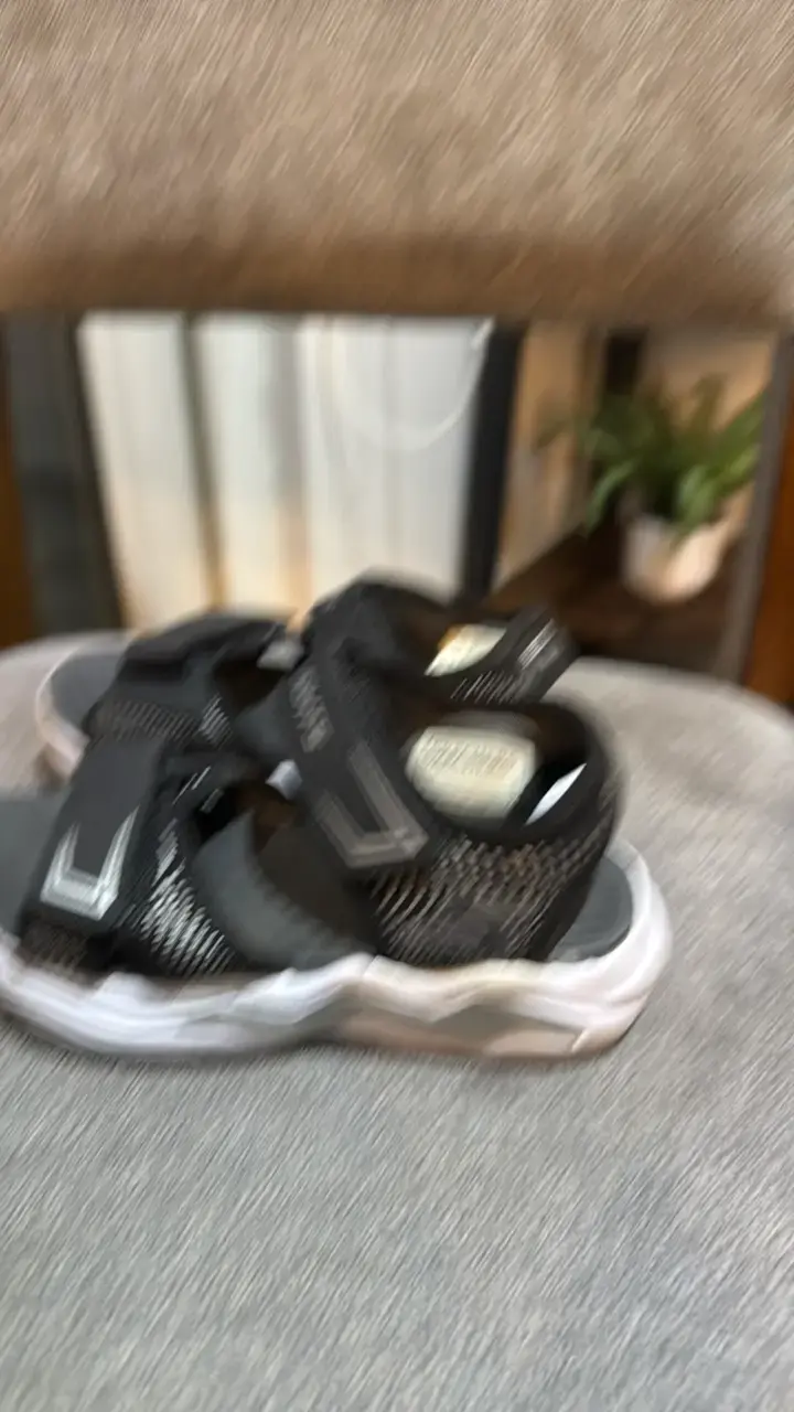 Sandalias deportivas negras Skechers con luces - 2