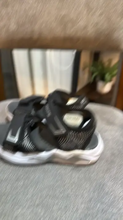 Sandalias deportivas negras Skechers con luces - miniatura 2