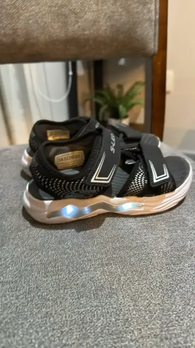 Sandalias deportivas negras Skechers con luces - miniatura 4