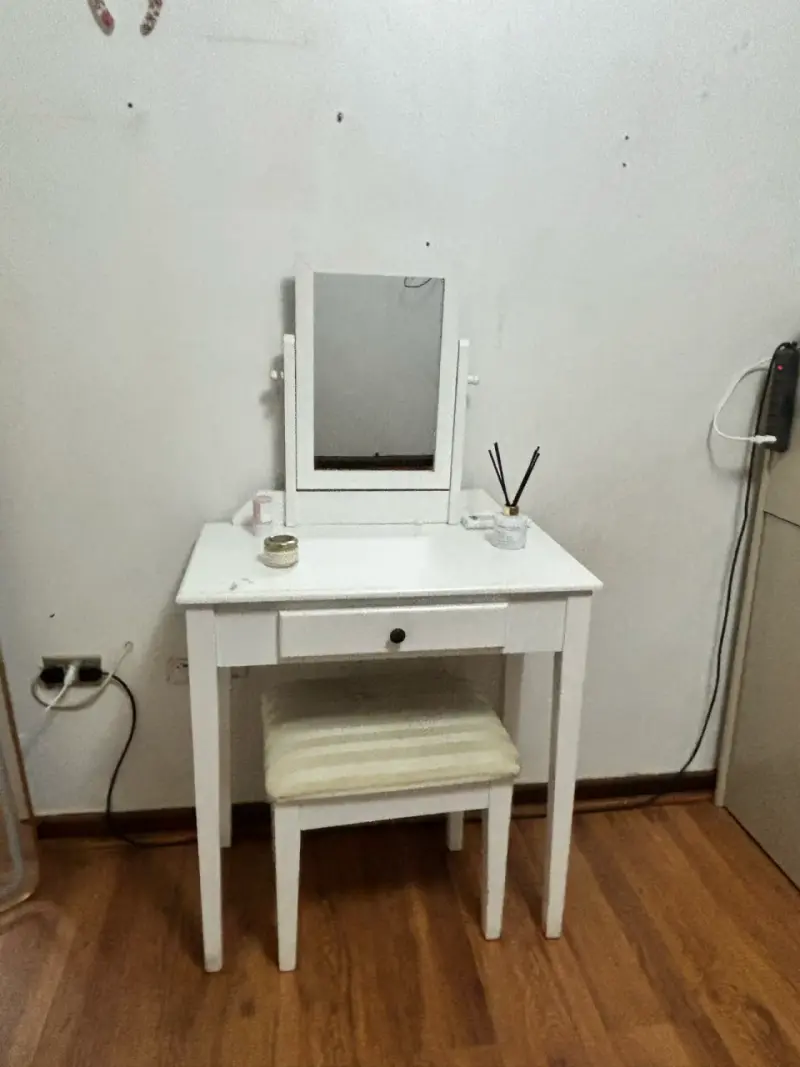 Tocador blanco con espejo y cajón - 1