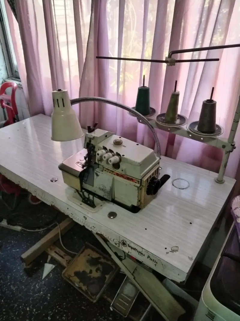 Máquina de coser industrial Siruba - 2