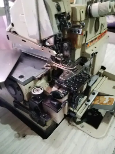 Máquina de coser industrial Siruba - miniatura 4