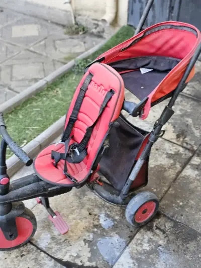 Triciclo infantil rojo con toldo - miniatura 1