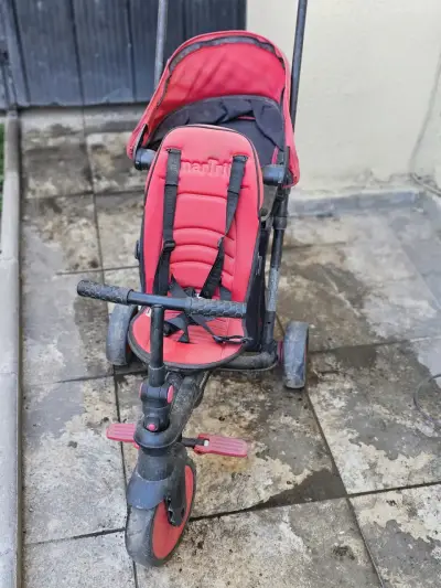 Triciclo infantil rojo con toldo - miniatura 2