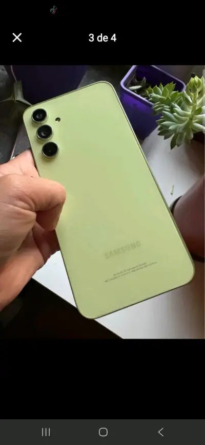 Smartphone Samsung verde en buen estado - miniatura 1