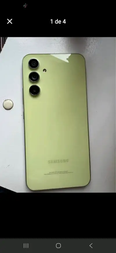 Smartphone Samsung verde en buen estado - miniatura 2