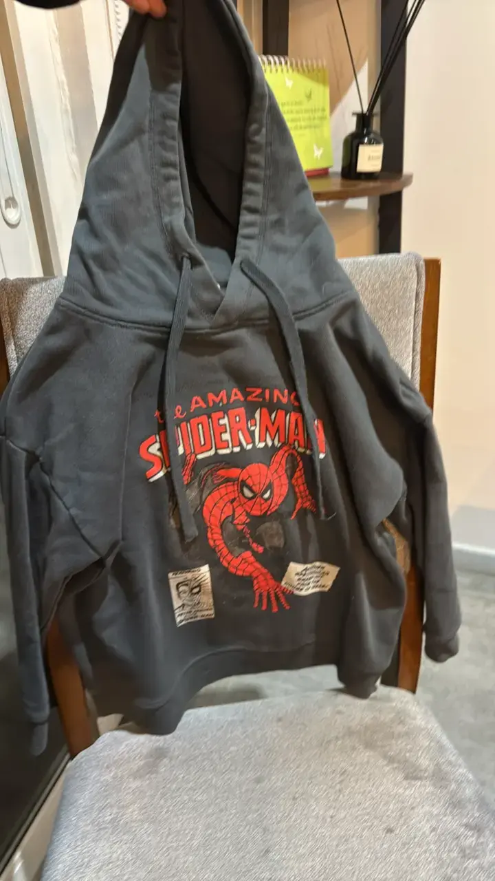Polerón gris de Spider-Man para hombre - 2