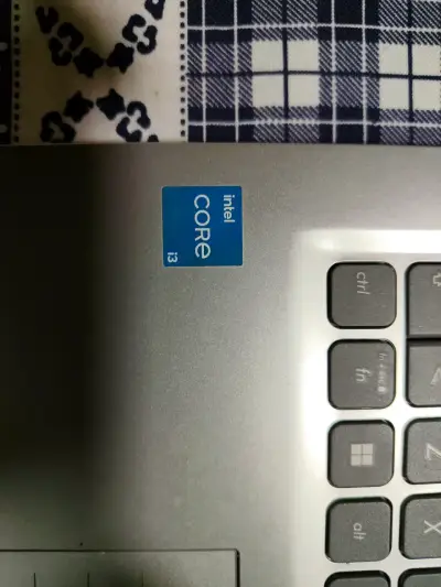 Laptop ASUS con Intel Core i3 y pantalla Full HD - miniatura 3