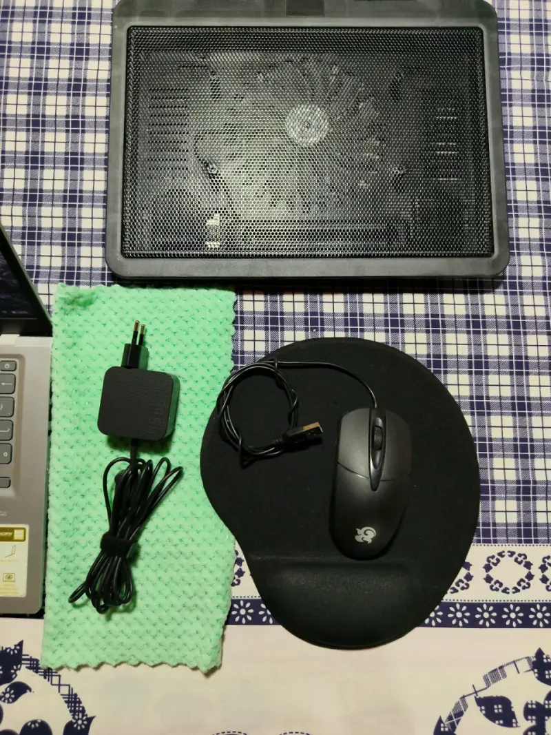 Laptop ASUS con Intel Core i3 y pantalla Full HD - 4