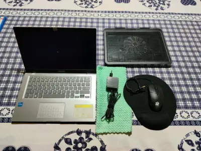 Laptop ASUS con Intel Core i3 y pantalla Full HD - miniatura 5