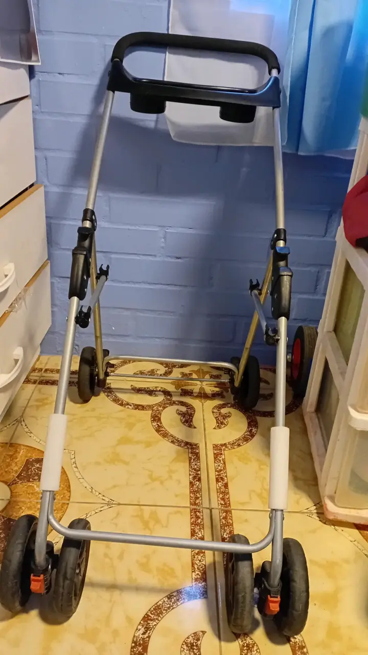 Cuna portátil Costway con malla para mascotas. - 2