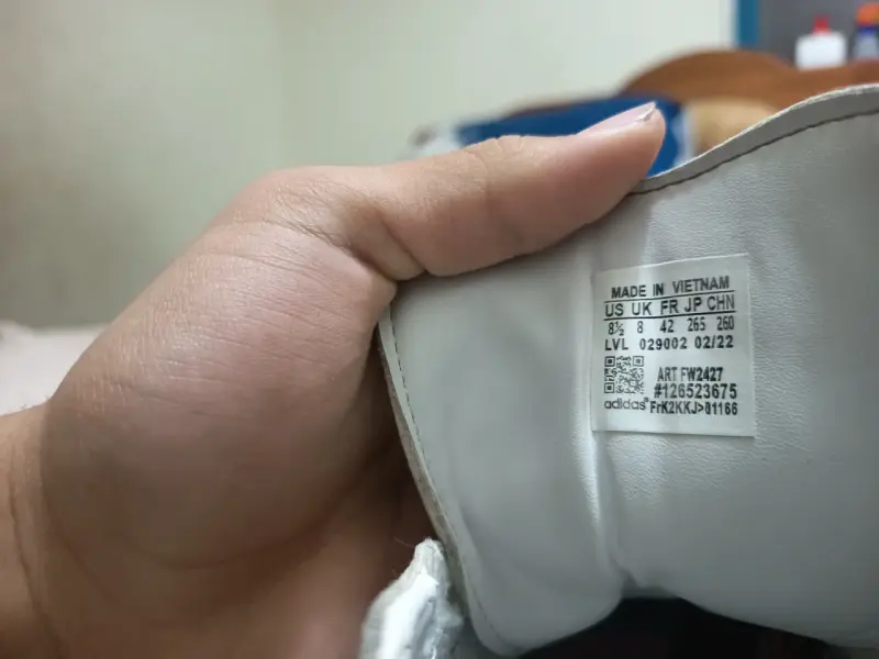 Zapatillas deportivas blancas con suela de goma - 2