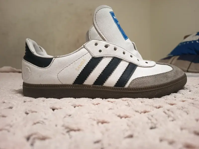 Zapatillas deportivas blancas con suela de goma - 3