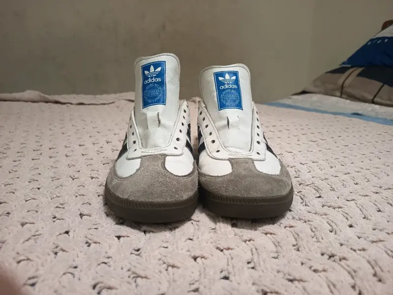 Zapatillas deportivas blancas con suela de goma - 4