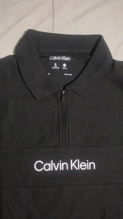 Polera Calvin Klein negra con cierre talla M - miniatura 1