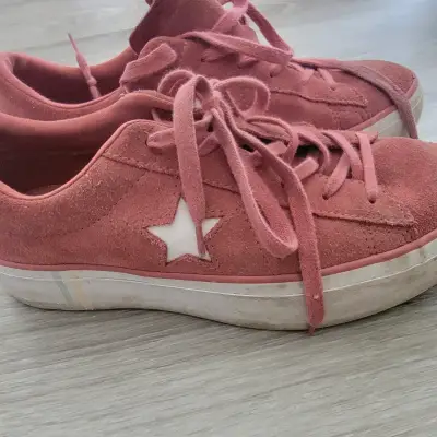 Zapatillas rosadas con estrella de gamuza - miniatura 1