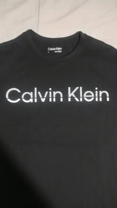 Polera Calvin Klein talla M negra nueva - miniatura 1