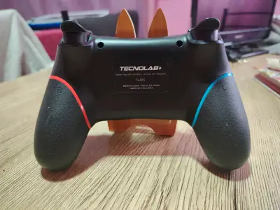 Control inalámbrico para videojuegos negro - miniatura 2