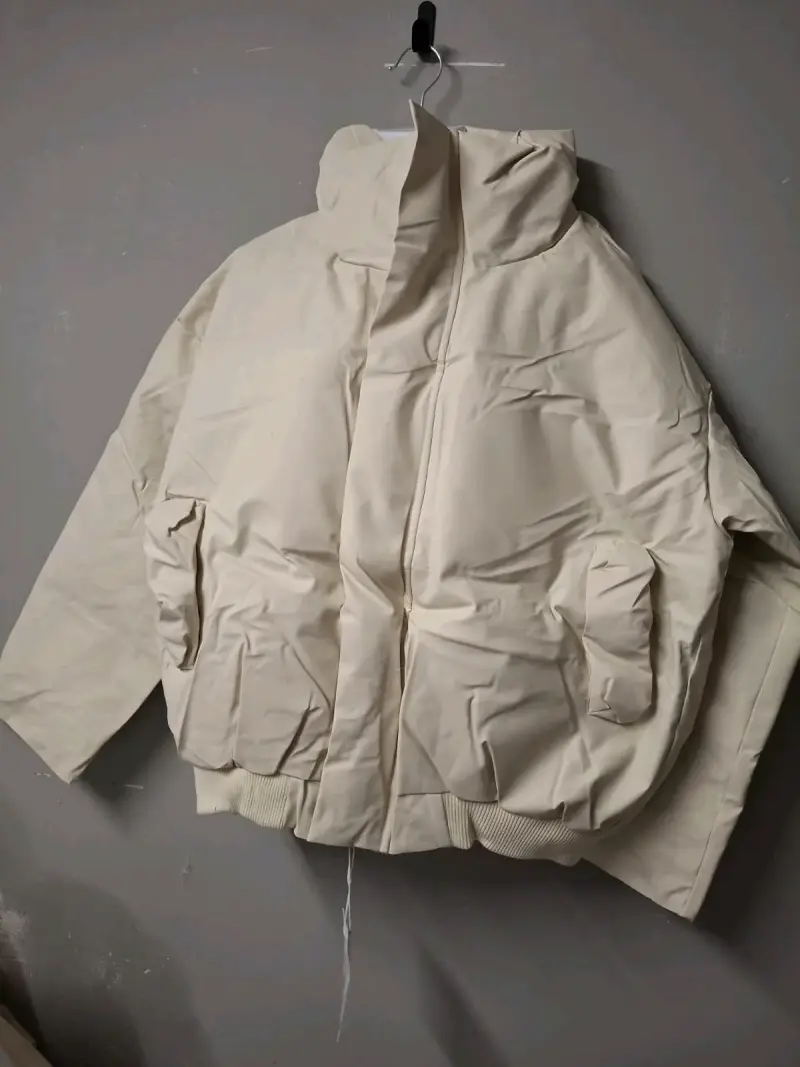 Chaqueta acolchada beige para invierno - 1