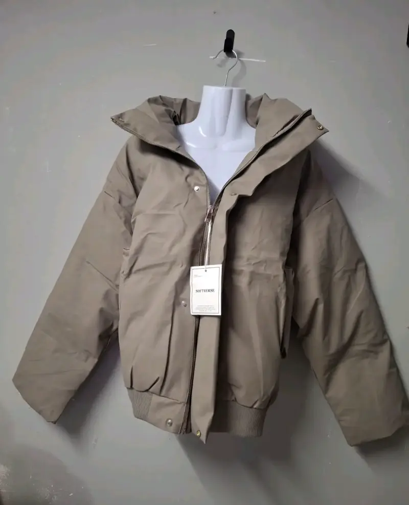 Chaqueta acolchada beige para invierno - 2